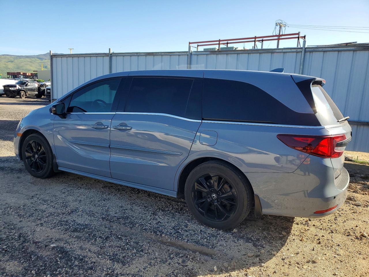 2023 HONDA ODYSSEY SPORT-L photo 3