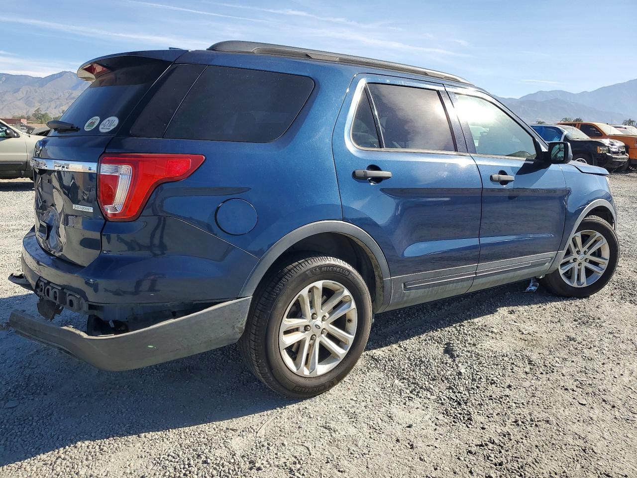 2017 FORD EXPLORER photo 3