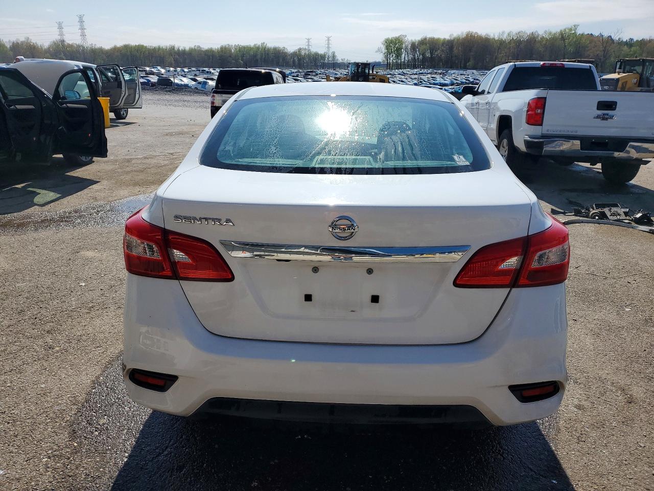 2019 NISSAN SENTRA S photo 11