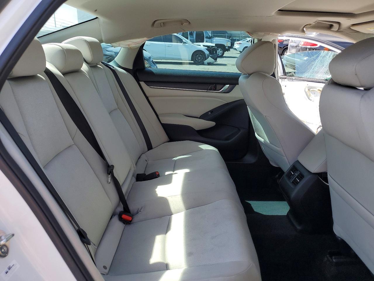 2018 HONDA ACCORD EX photo 19