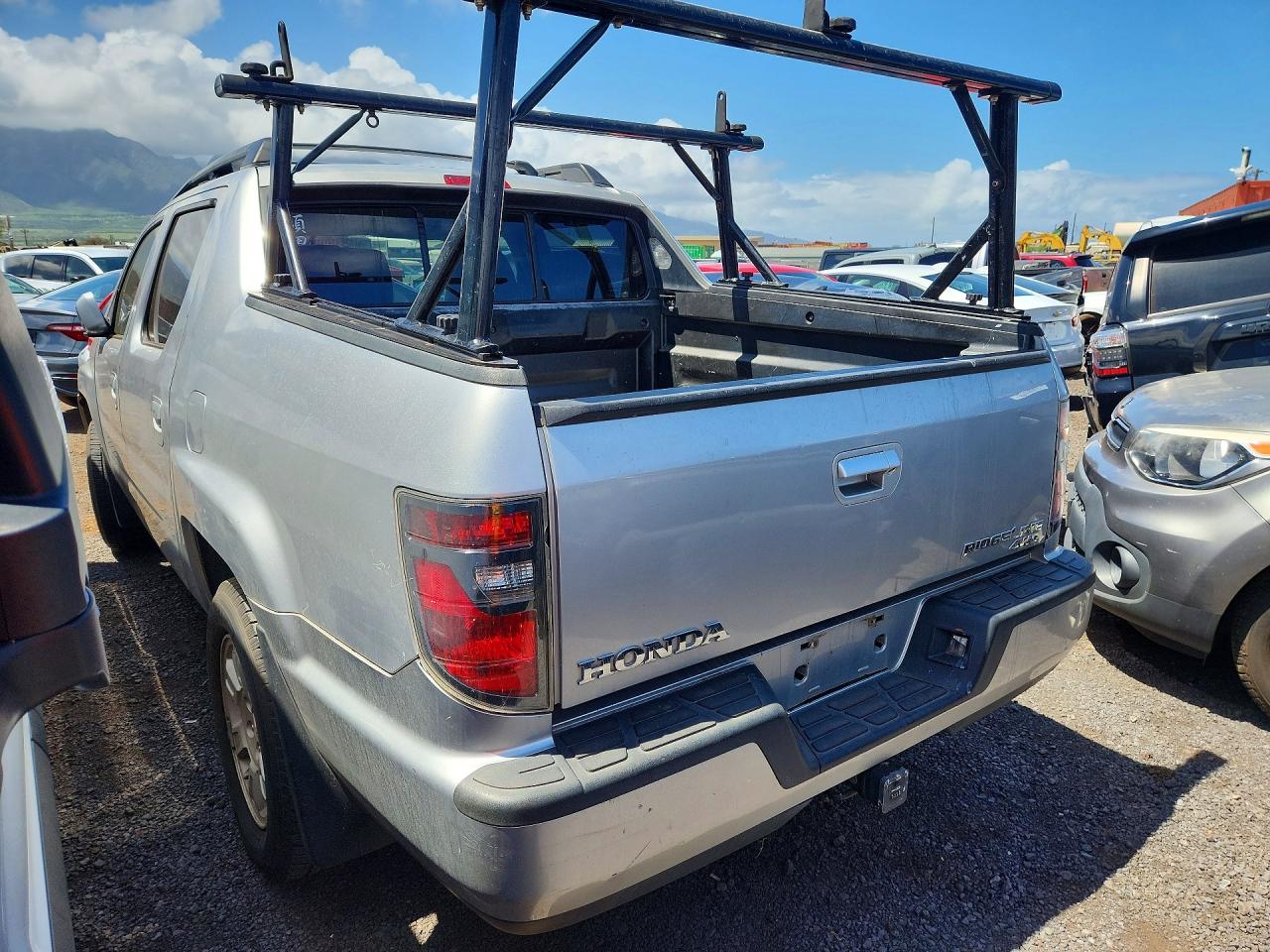 2013 HONDA RIDGELINE SPORT photo 2