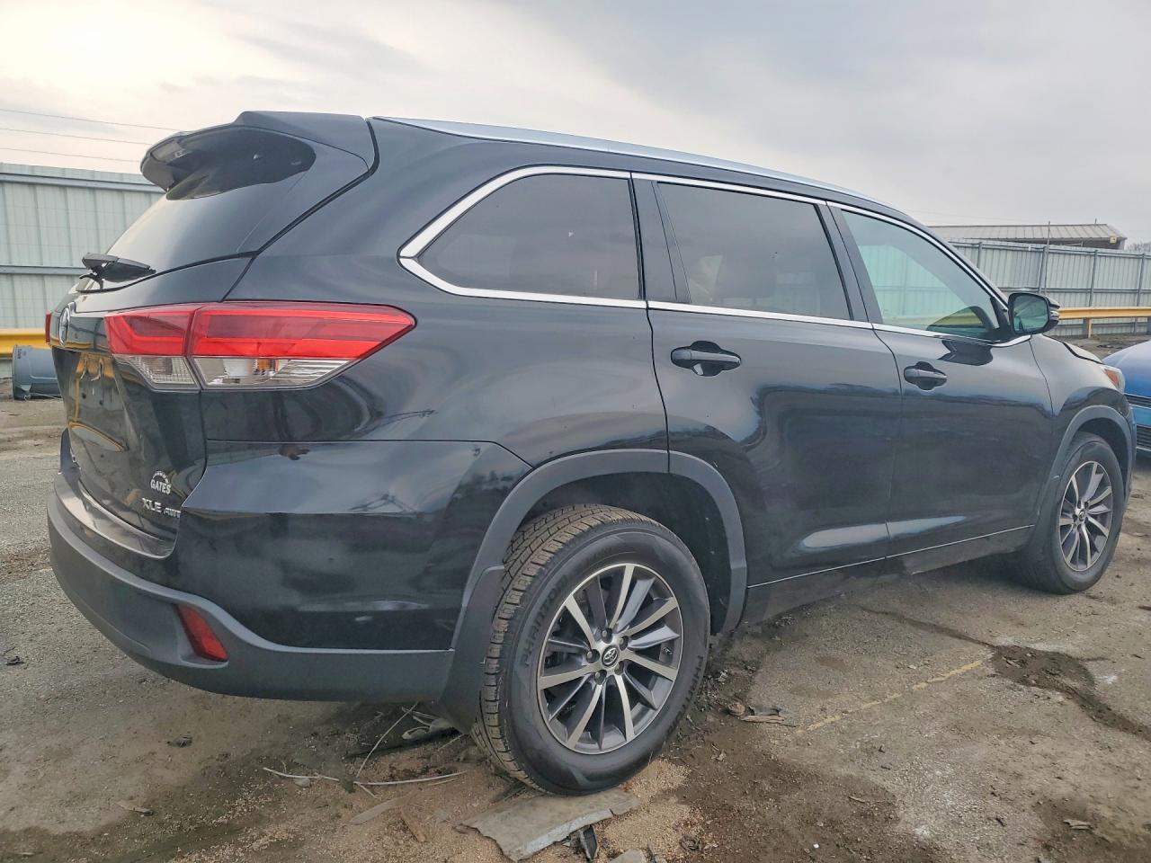 2018 TOYOTA HIGHLANDER XLE photo 7