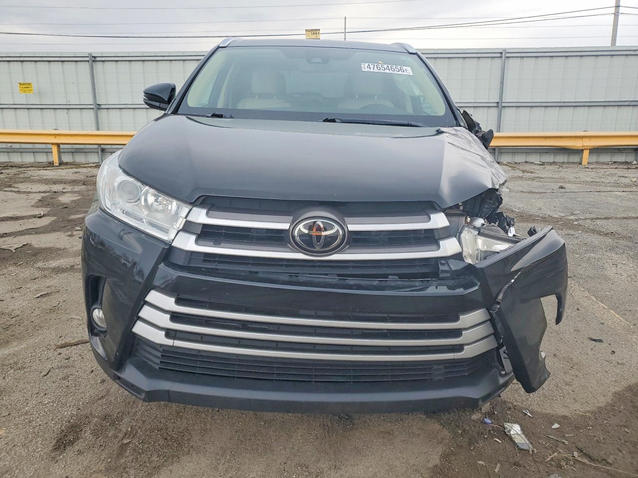 2018 TOYOTA HIGHLANDER XLE photo 13