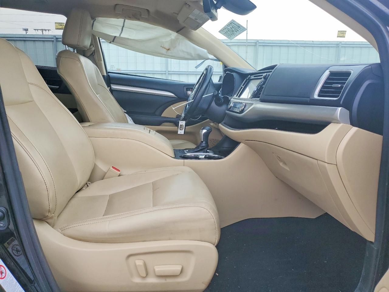 2018 TOYOTA HIGHLANDER XLE photo 19