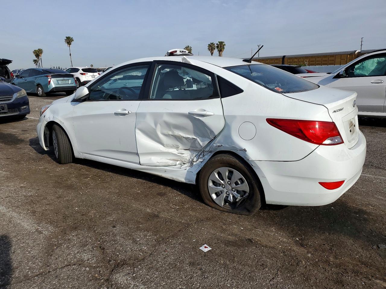 2015 HYUNDAI ACCENT GLS photo 4