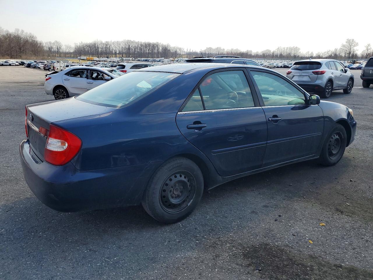 2004 TOYOTA CAMRY LE photo 3