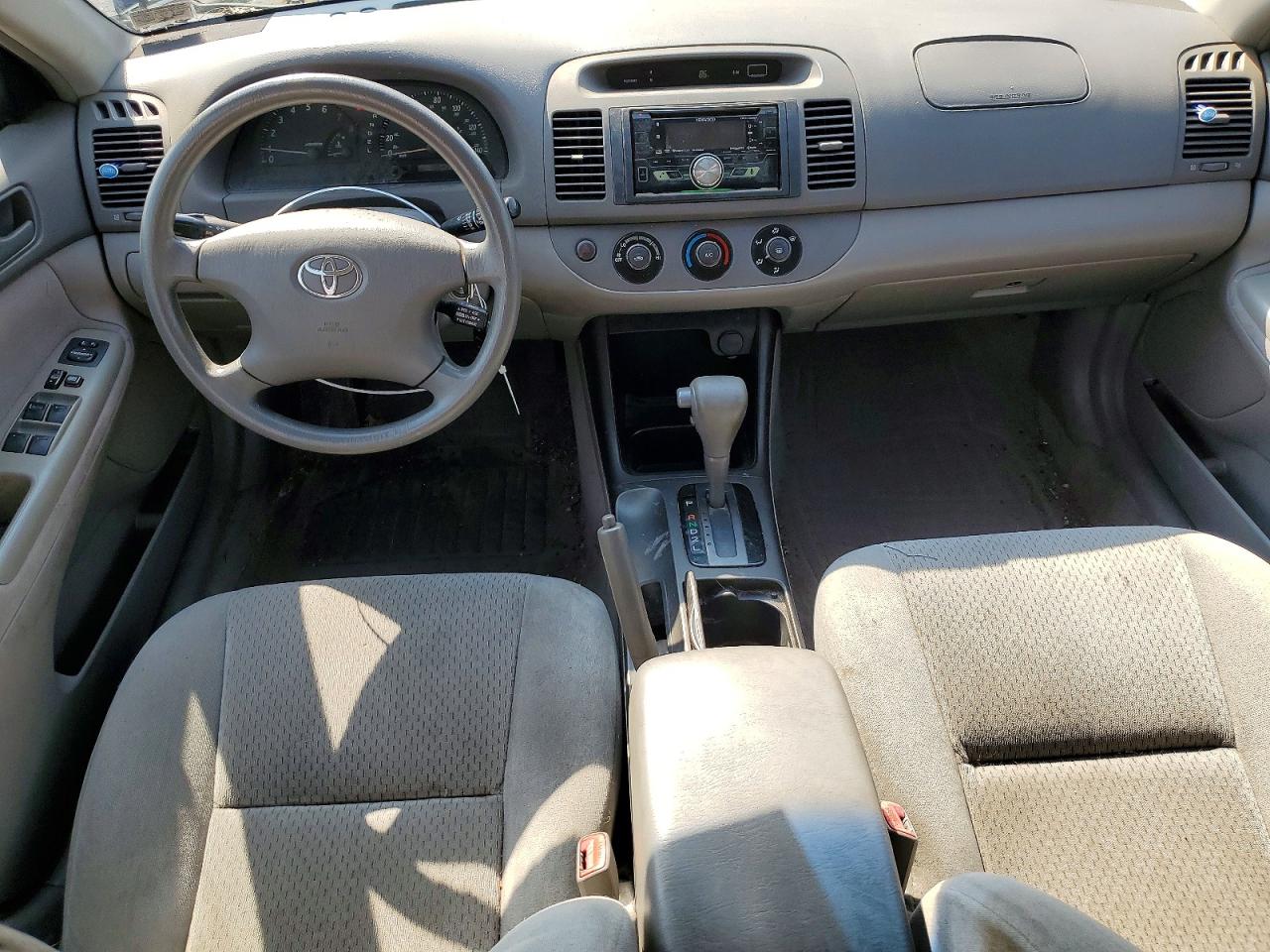 2004 TOYOTA CAMRY LE photo 8
