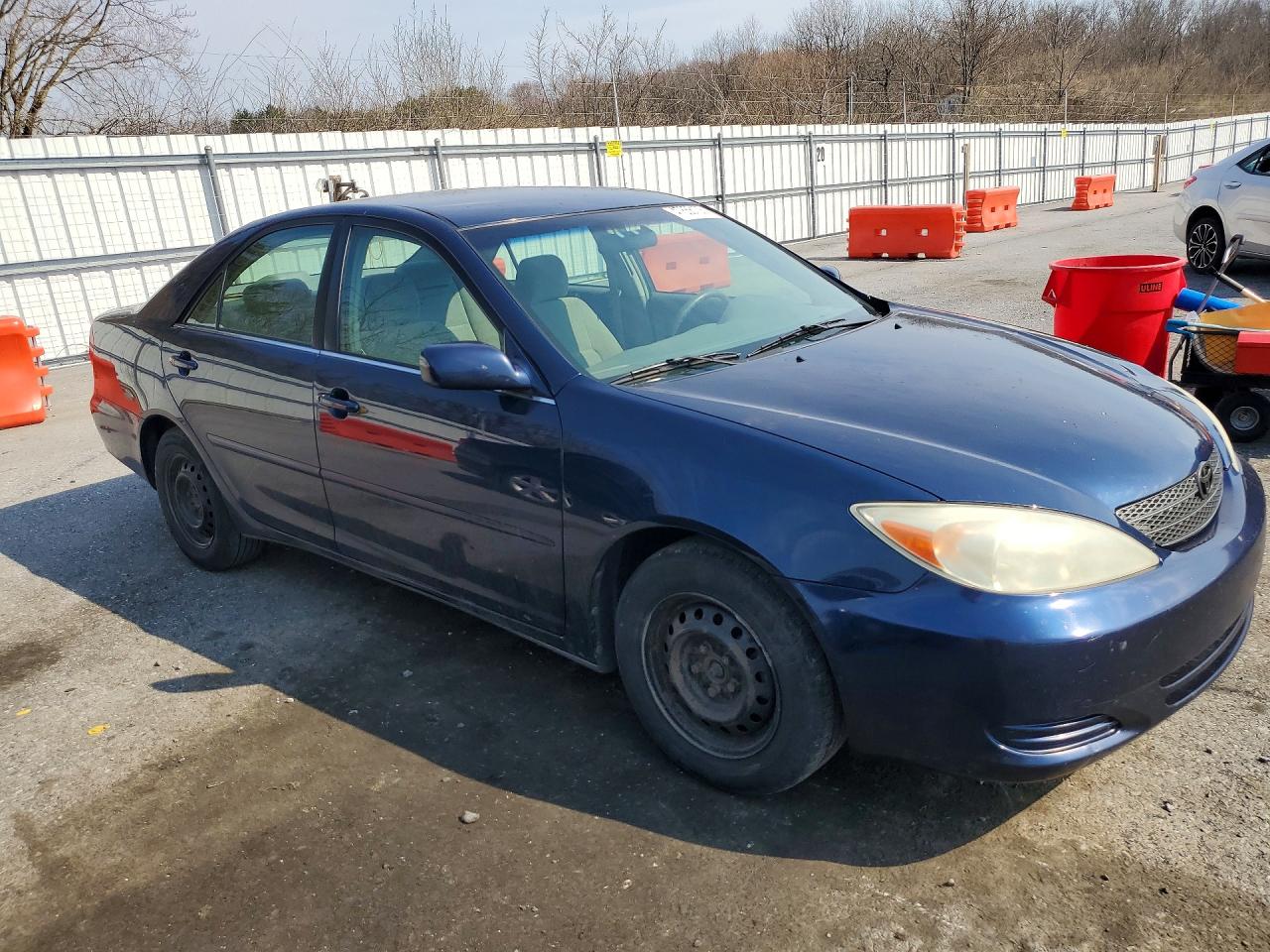 2004 TOYOTA CAMRY LE photo 4