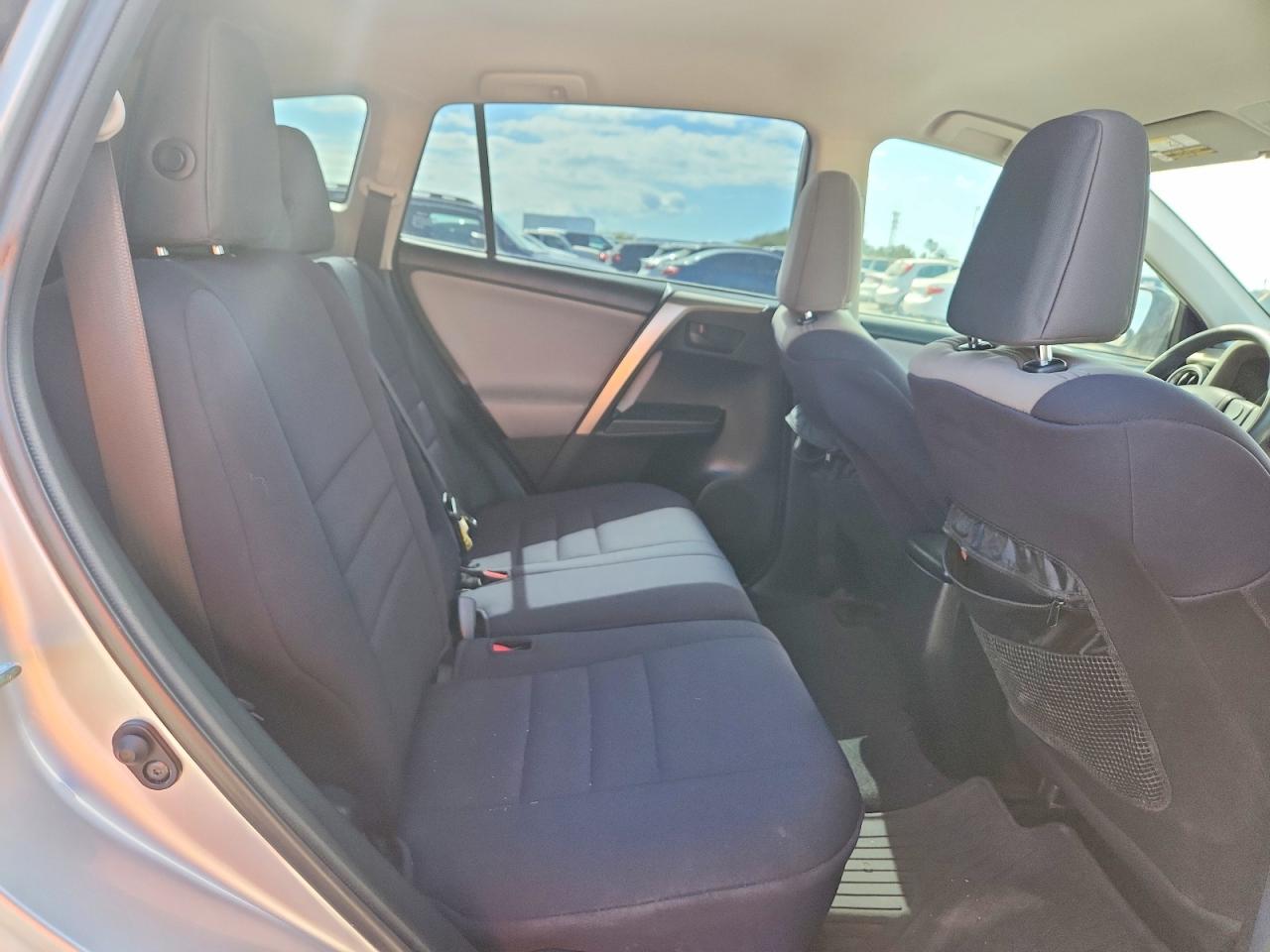 2014 TOYOTA RAV4 LE photo 19