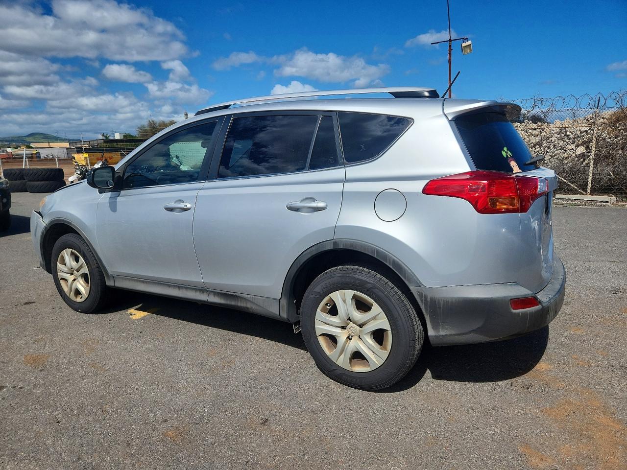 2014 TOYOTA RAV4 LE photo 3