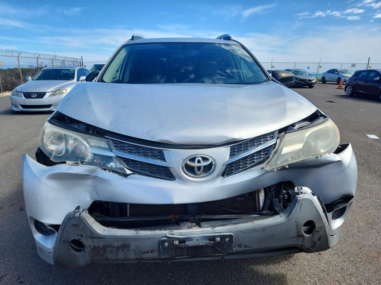 2014 TOYOTA RAV4 LE photo 9