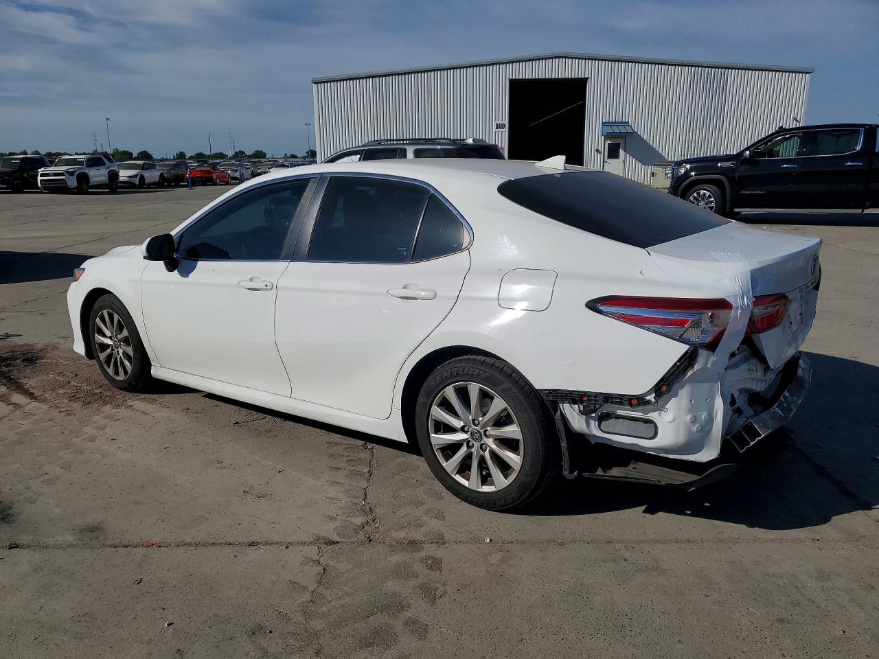 2020 TOYOTA CAMRY LE photo 3