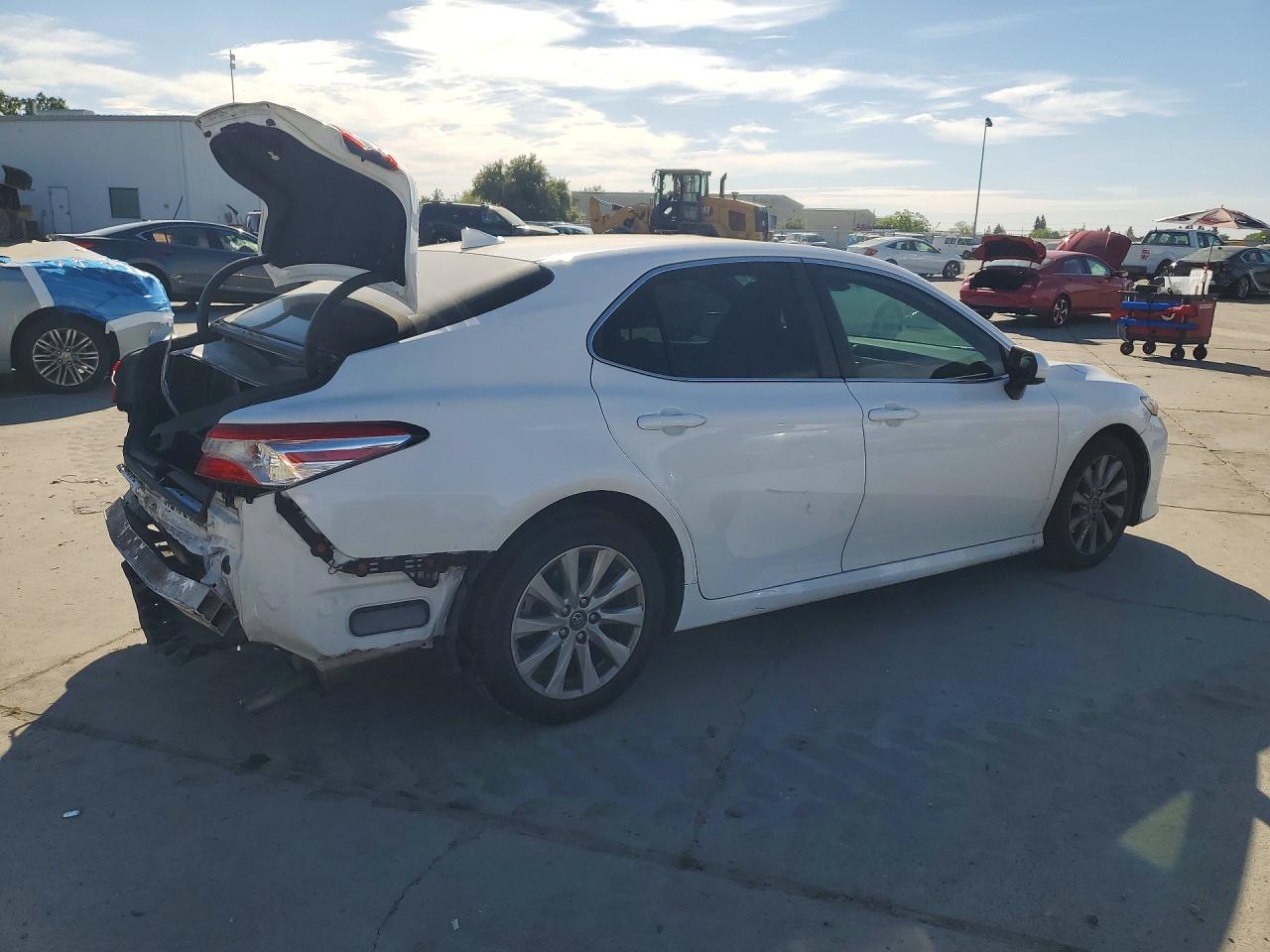 2020 TOYOTA CAMRY LE photo 5