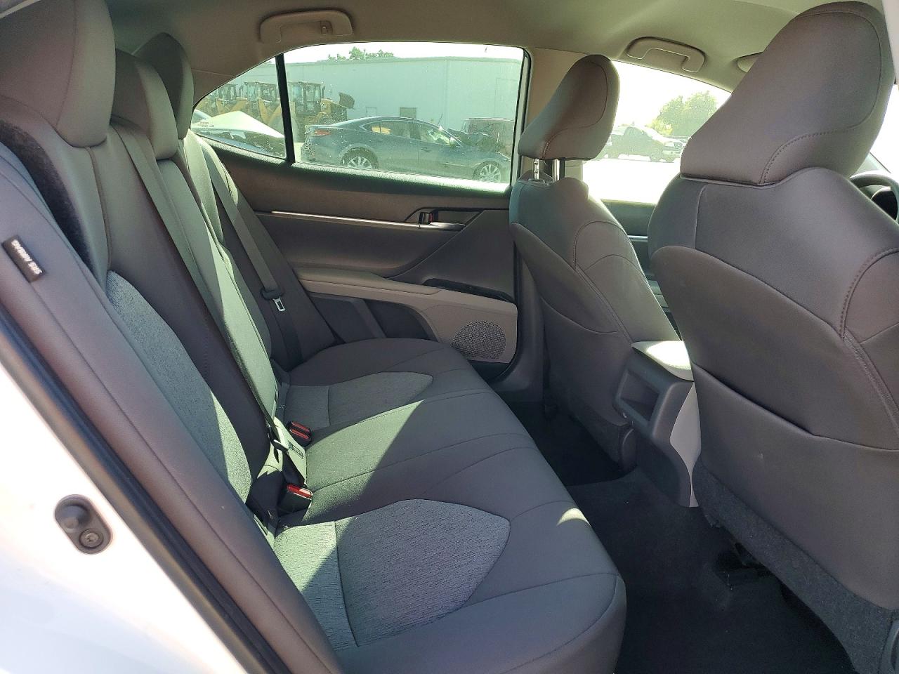 2020 TOYOTA CAMRY LE photo 19