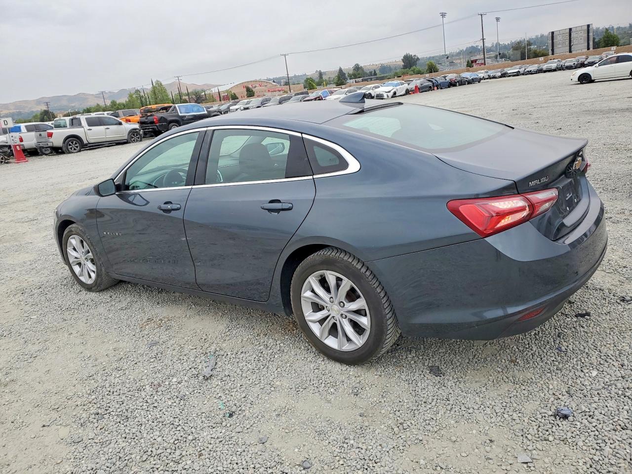 2020 CHEVROLET MALIBU LT photo 4