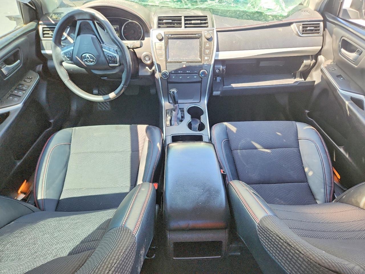 2017 TOYOTA CAMRY SE photo 15