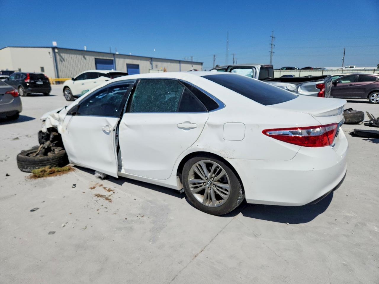 2017 TOYOTA CAMRY SE photo 3