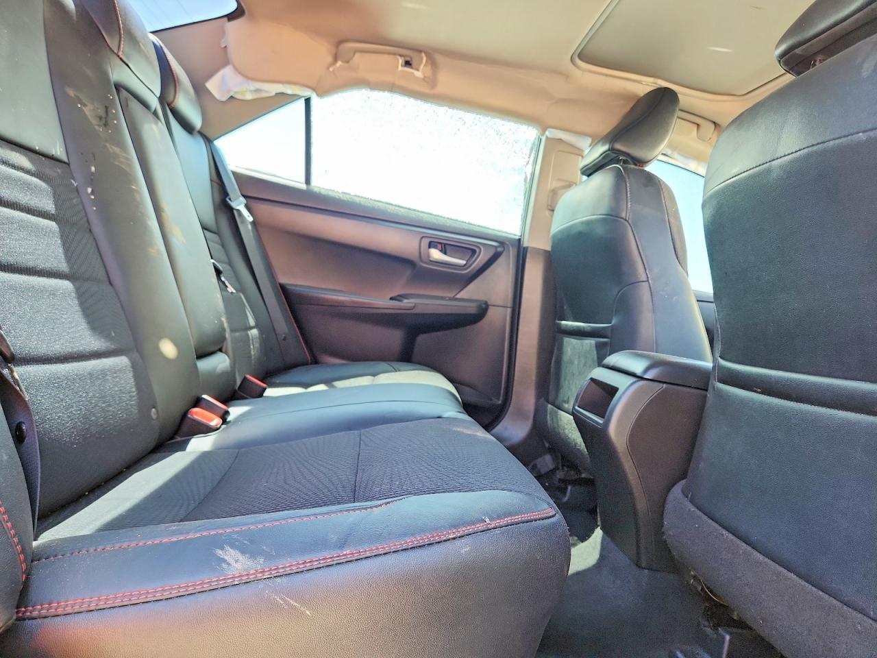 2017 TOYOTA CAMRY SE photo 19