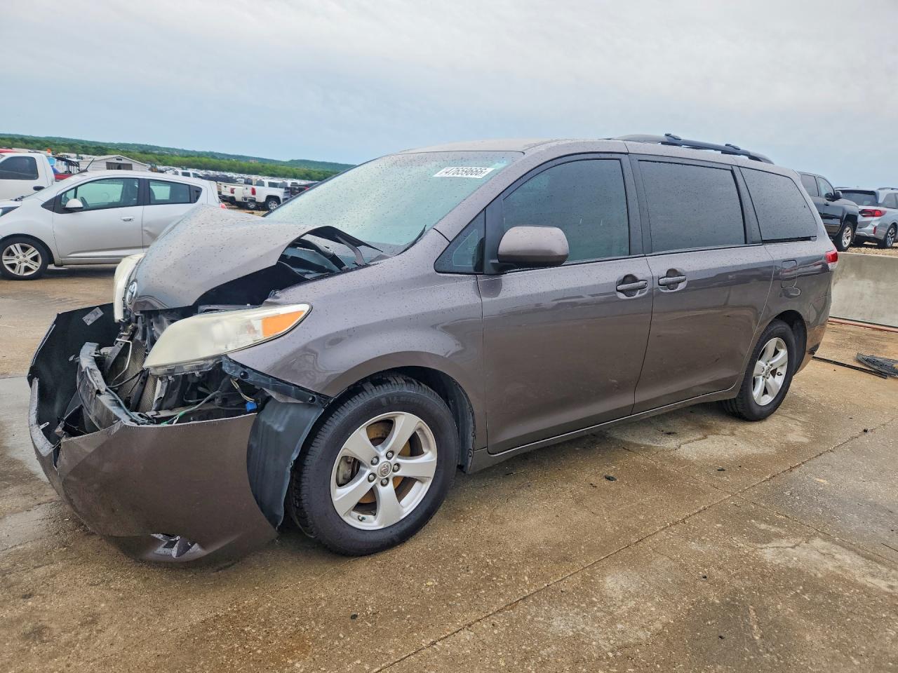 2013 TOYOTA SIENNA