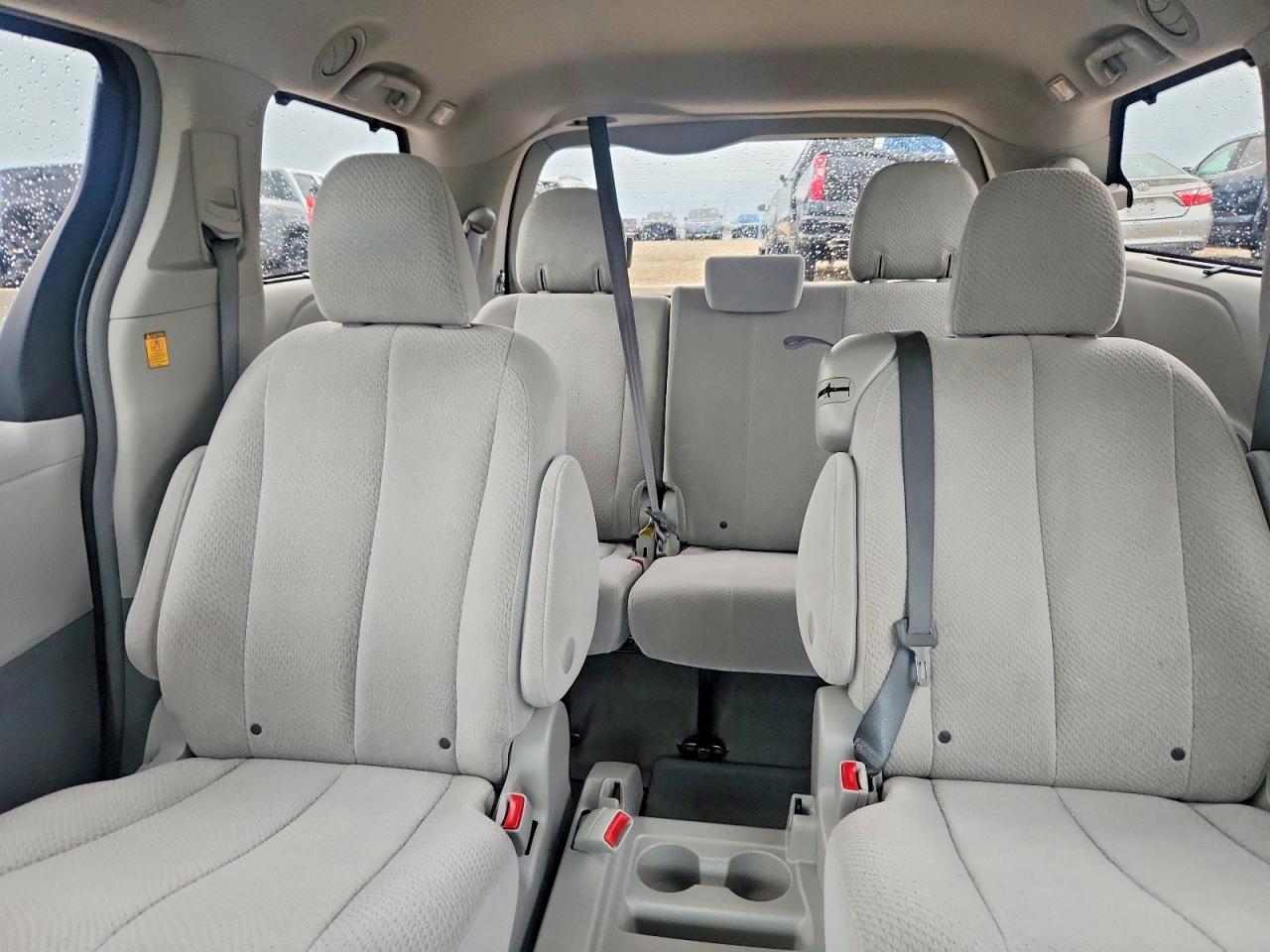 2013 TOYOTA SIENNA LE 8-PASSENGER photo 19