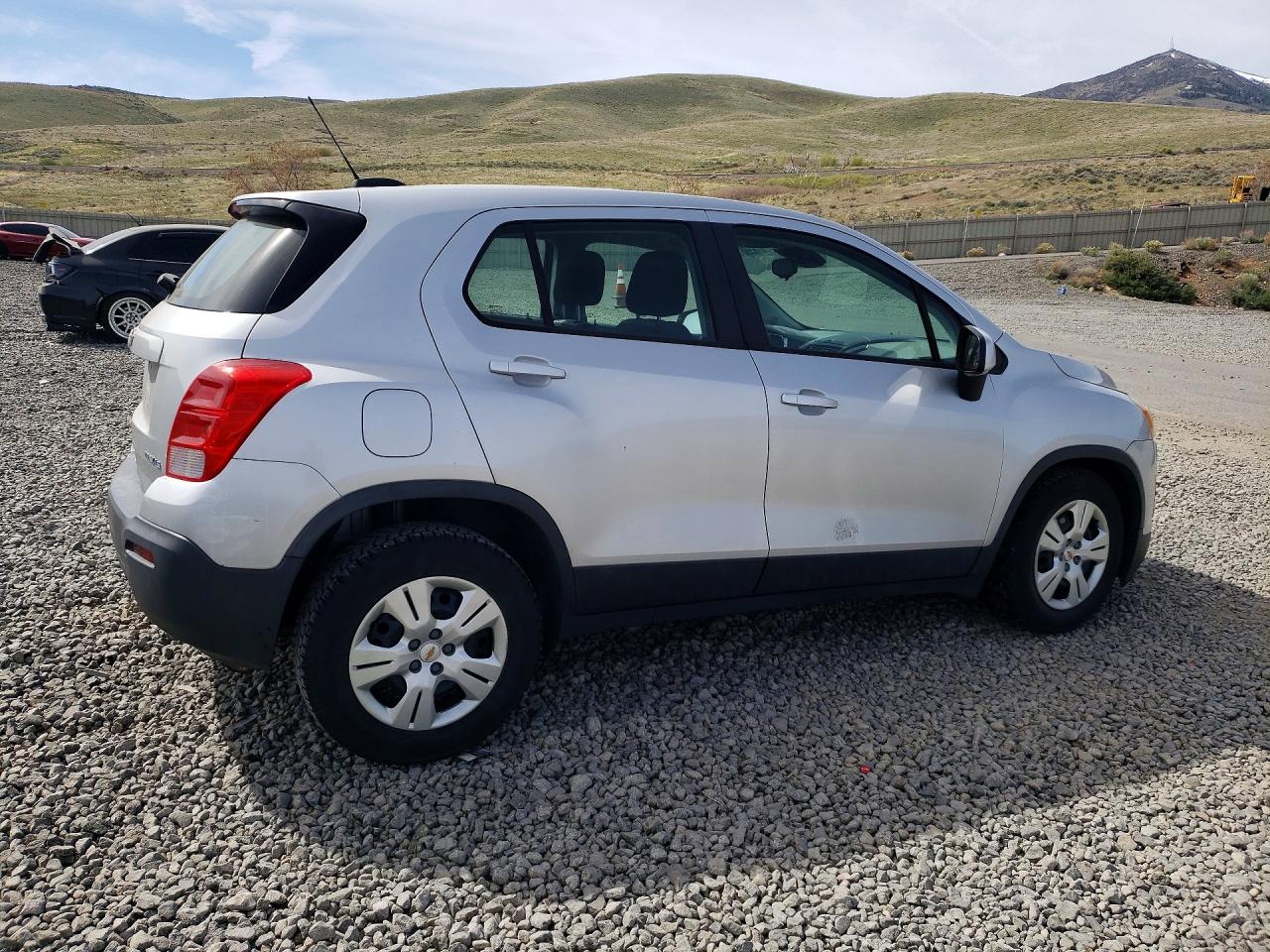 2015 CHEVROLET TRAX LS photo 3