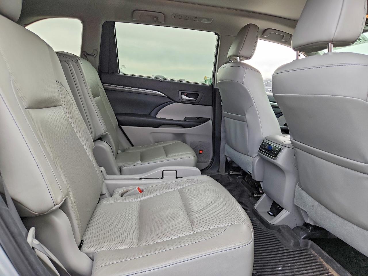 2017 TOYOTA HIGHLANDER HYBRID LIMITED PLATINUM photo 31