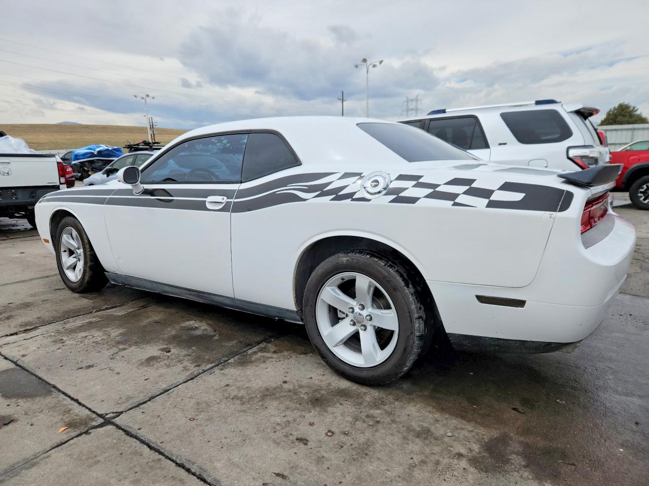 2013 DODGE CHALLENGER SXT photo 4