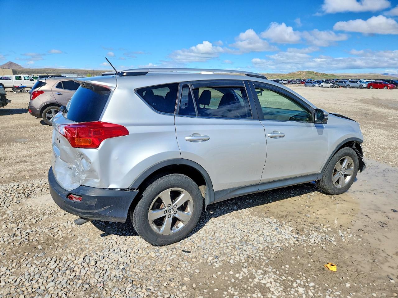 2015 TOYOTA RAV4 XLE photo 5