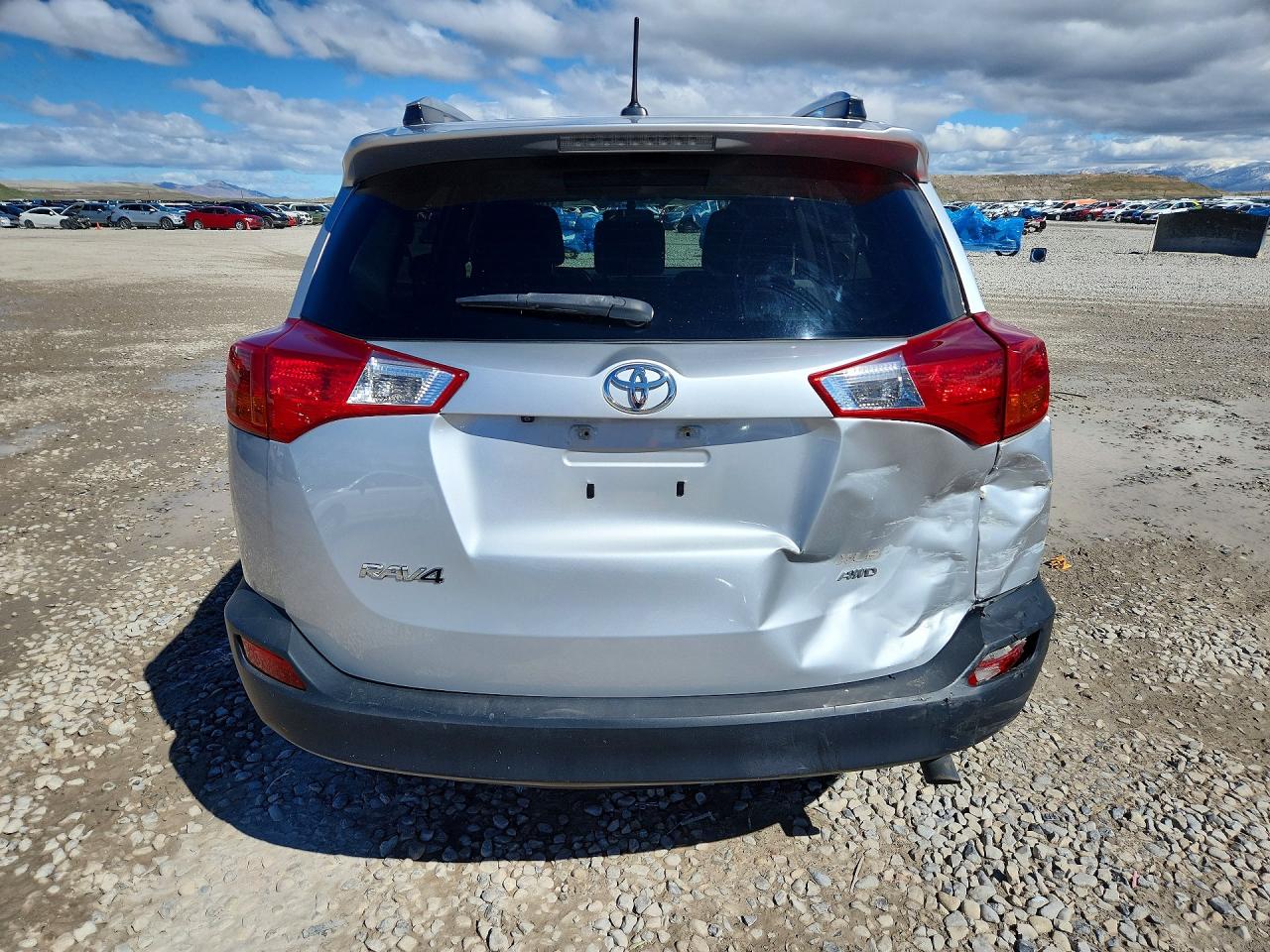 2015 TOYOTA RAV4 XLE photo 11