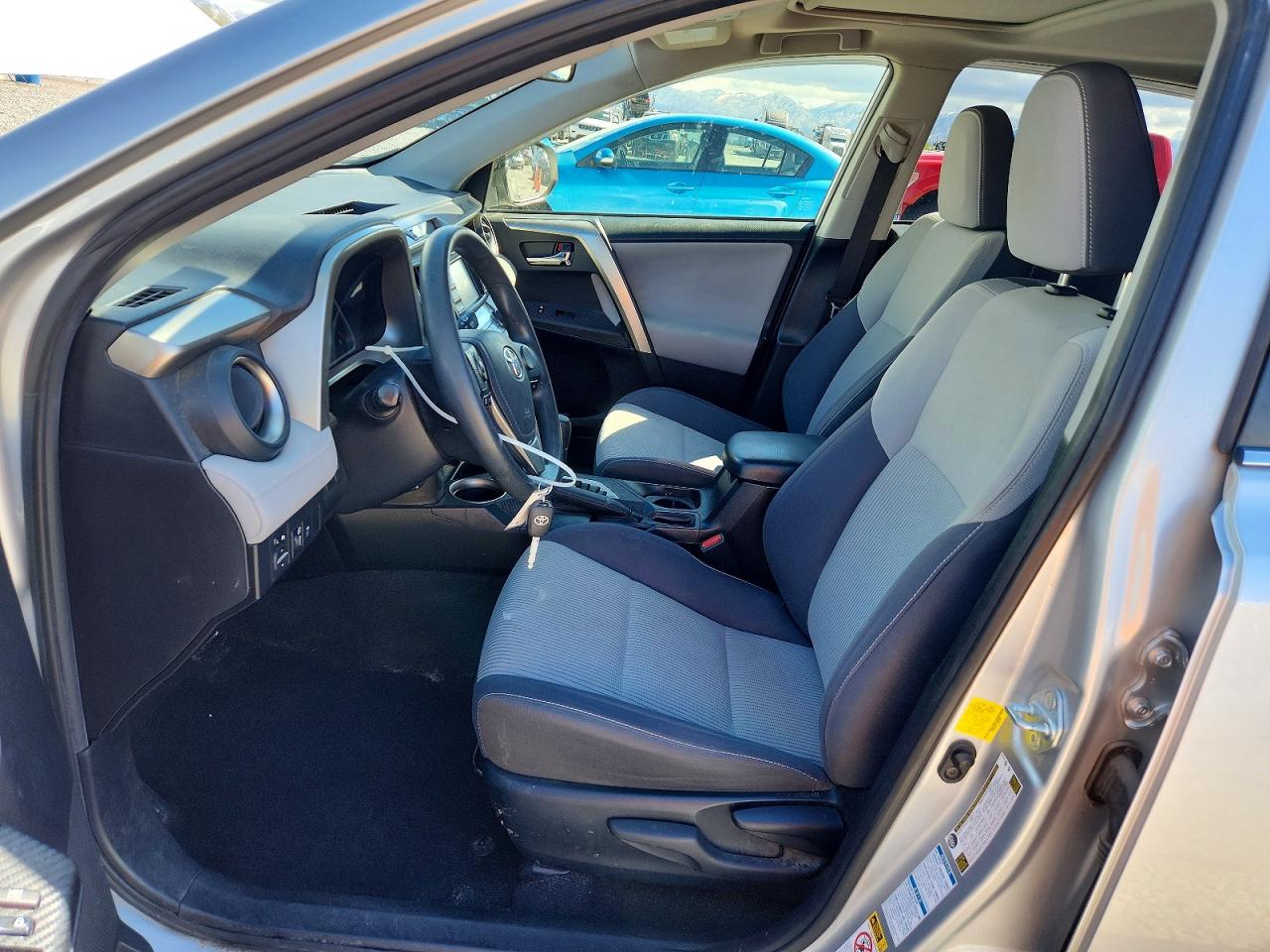 2015 TOYOTA RAV4 XLE photo 13