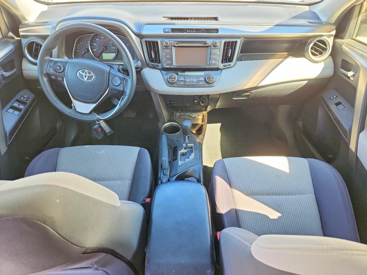 2015 TOYOTA RAV4 XLE photo 15