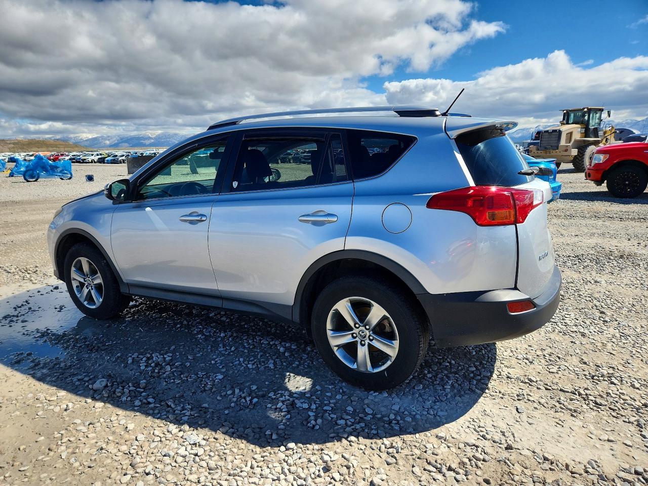 2015 TOYOTA RAV4 XLE photo 3