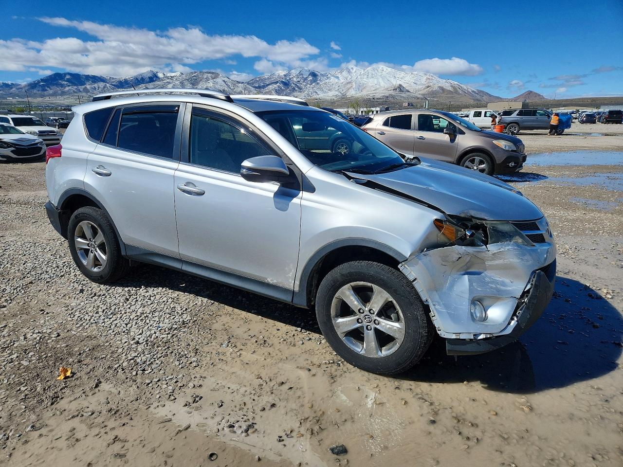 2015 TOYOTA RAV4 XLE photo 7