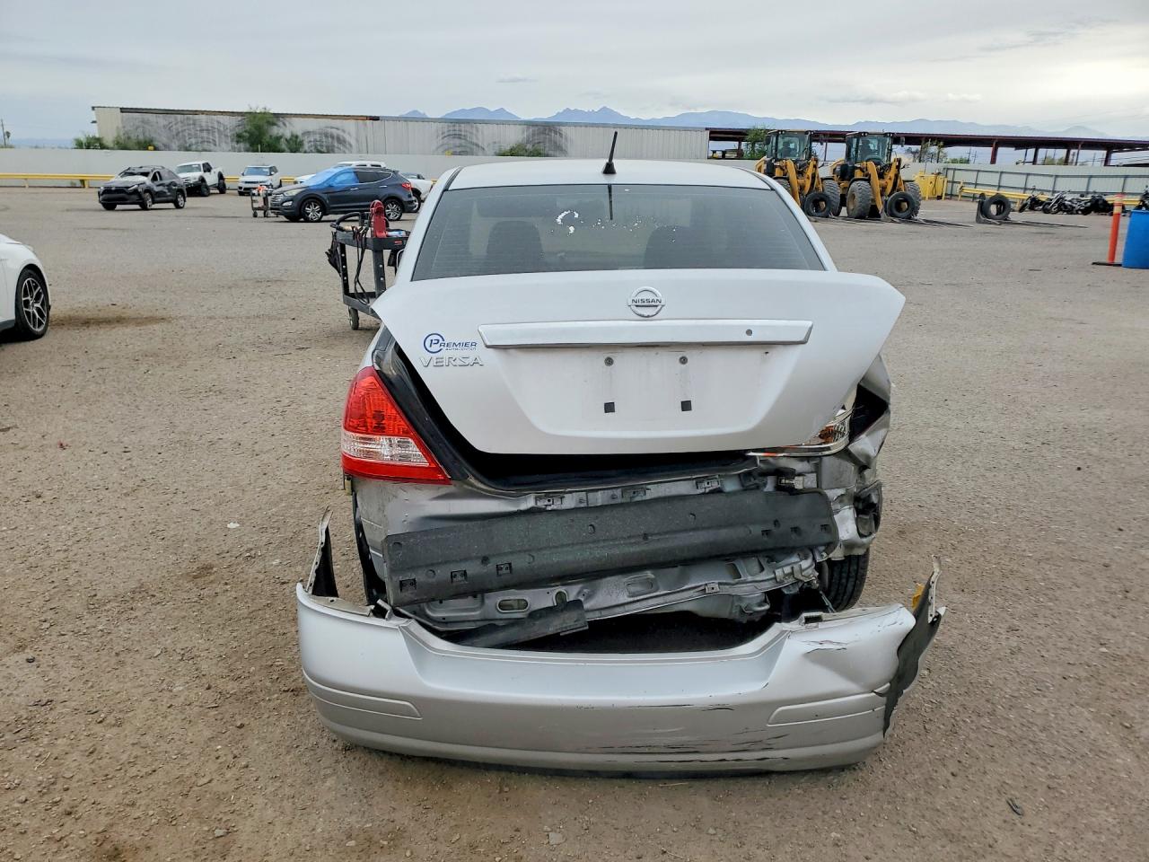 2011 NISSAN VERSA 1.8 S photo 11