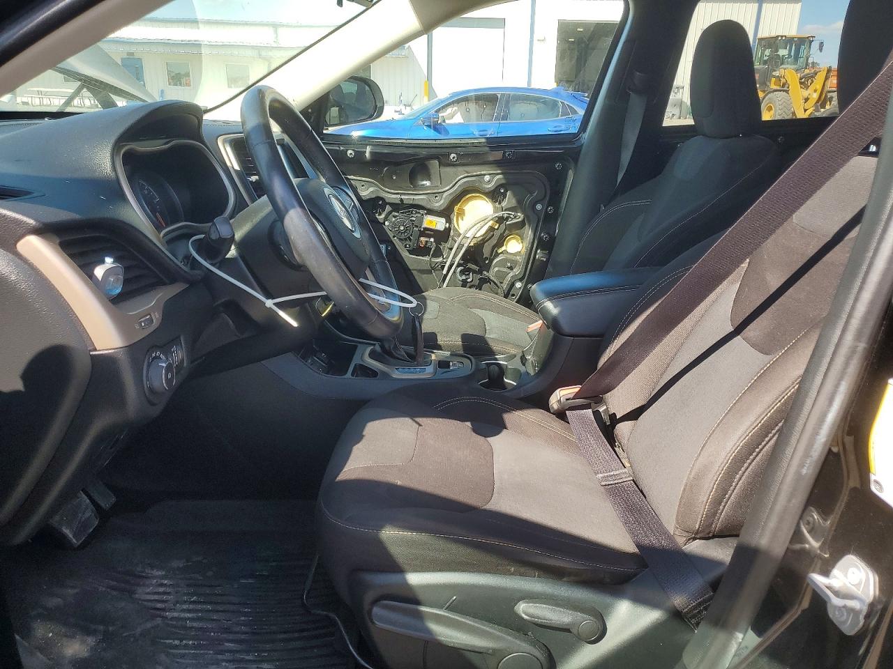 2017 JEEP CHEROKEE LATITUDE photo 13