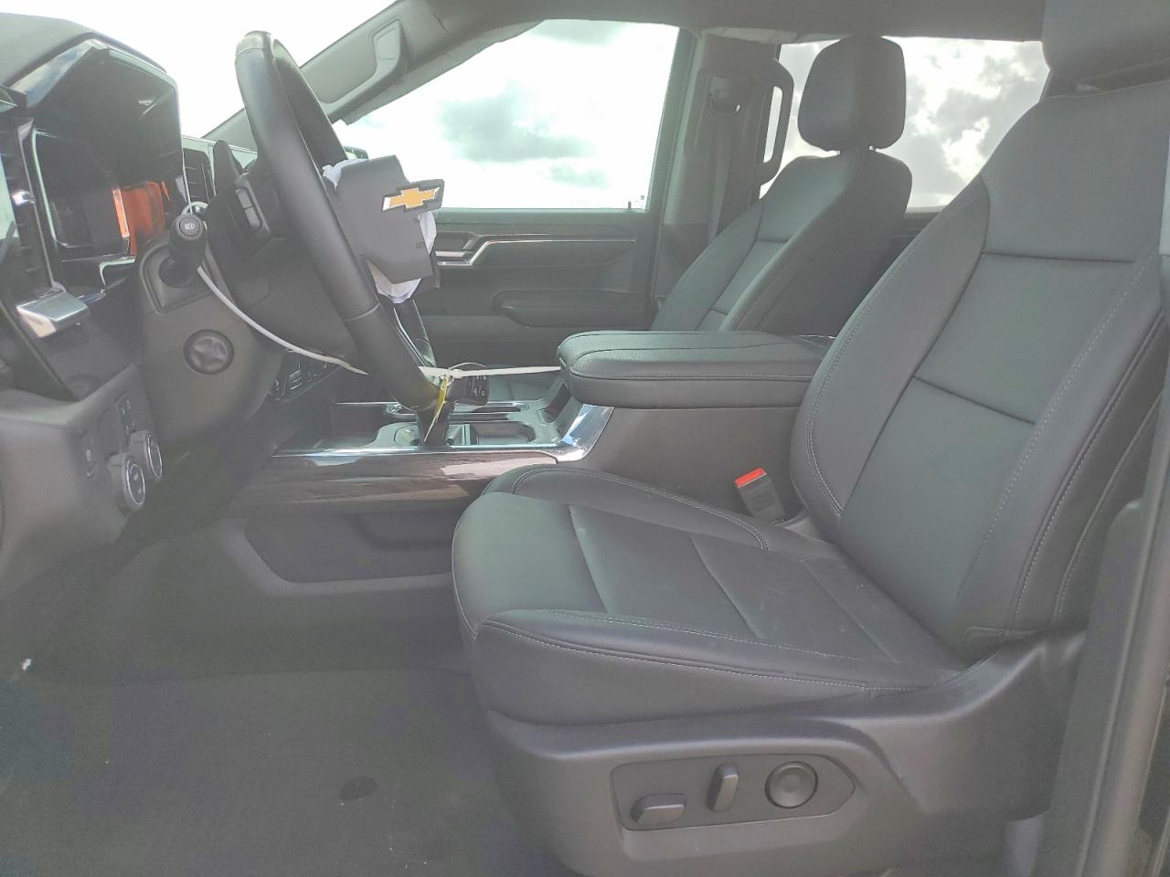 2024 CHEVROLET SILVERADO C1500 LTZ photo 13