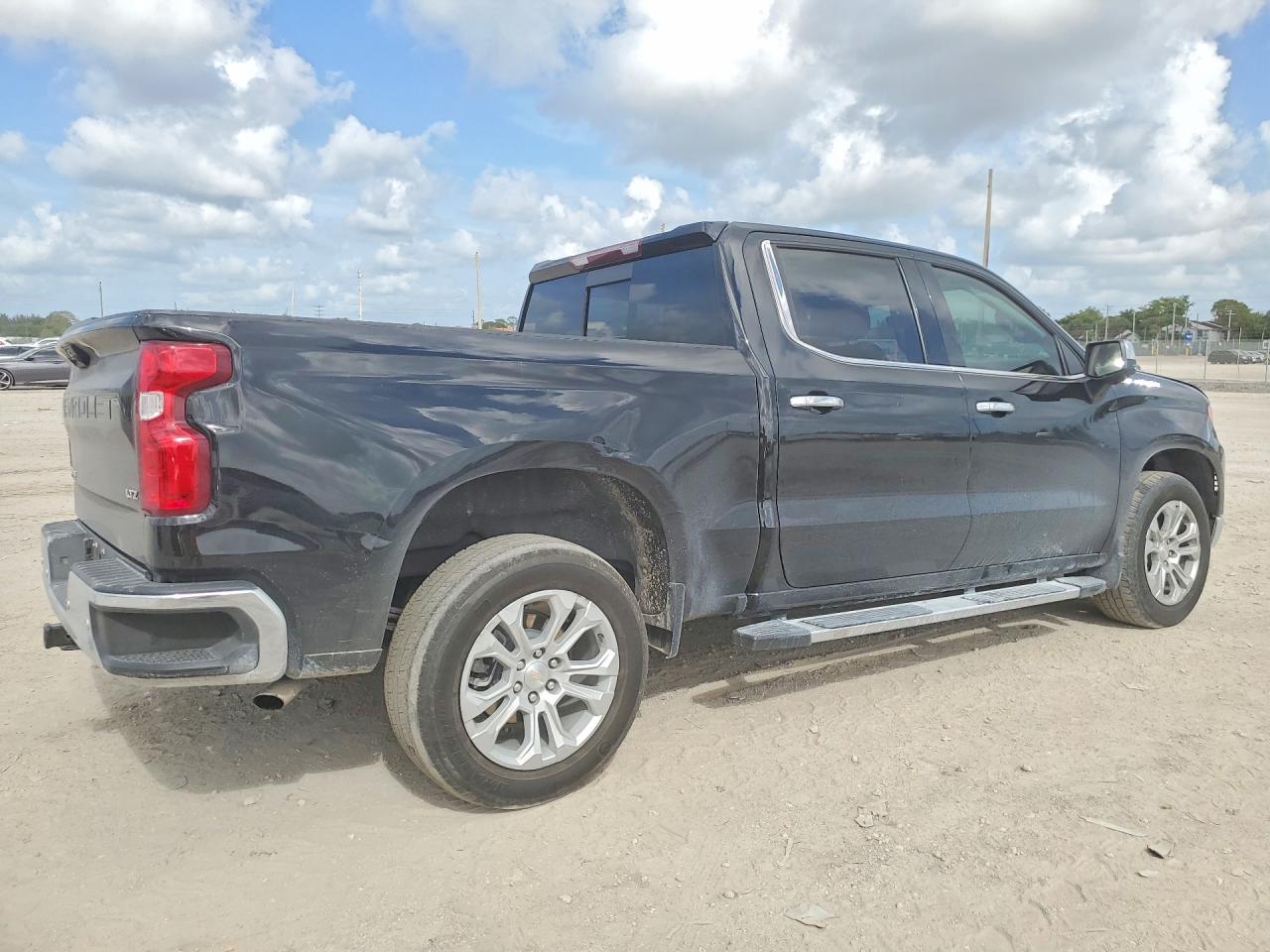 2024 CHEVROLET SILVERADO C1500 LTZ photo 5