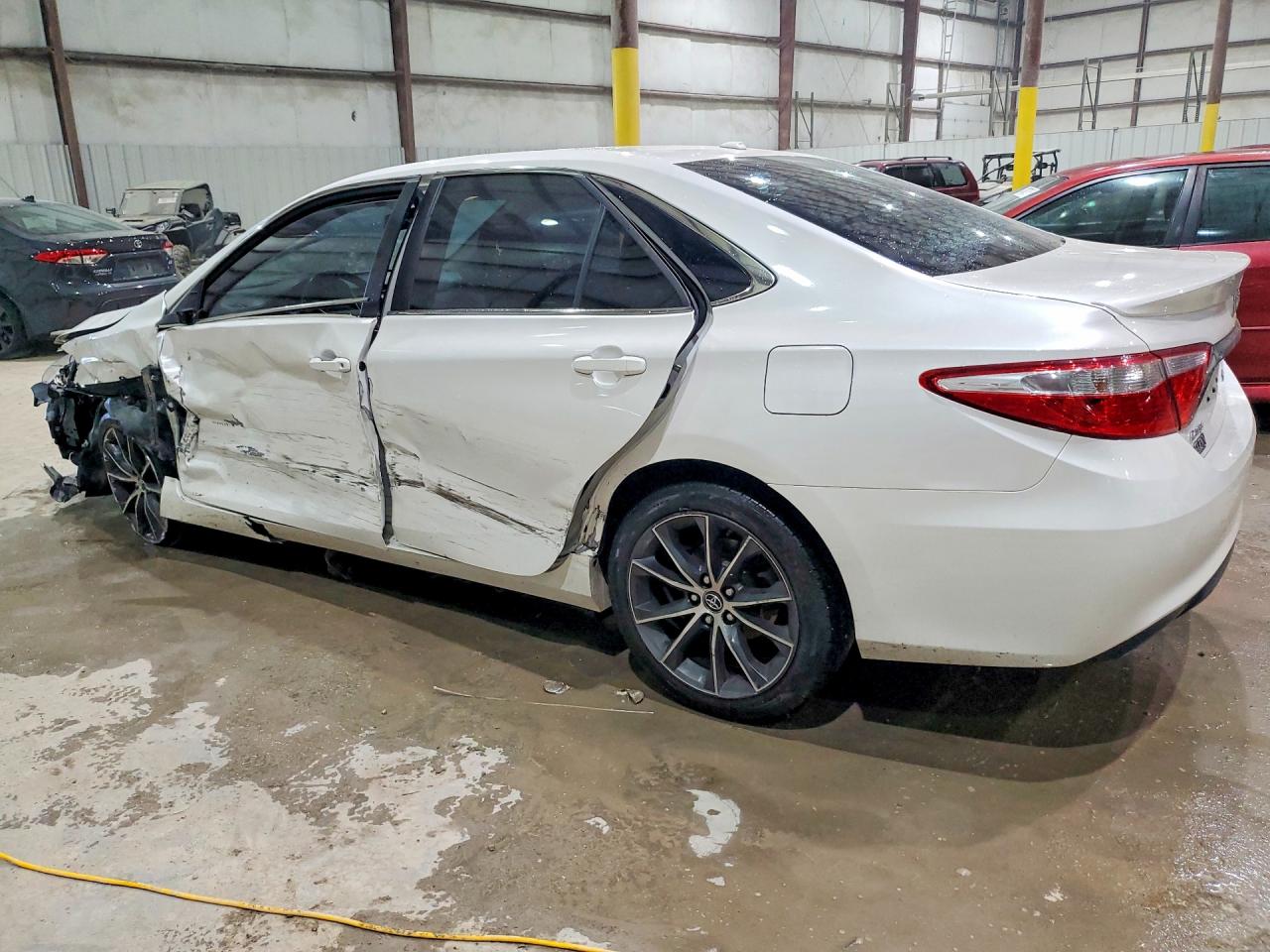 2015 TOYOTA CAMRY XSE photo 3