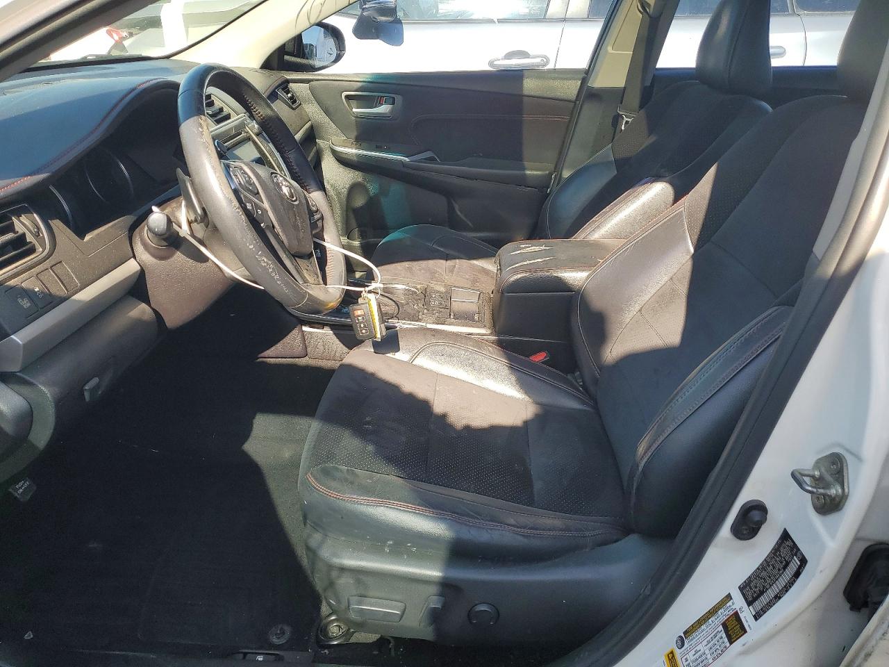 2015 TOYOTA CAMRY XSE photo 13