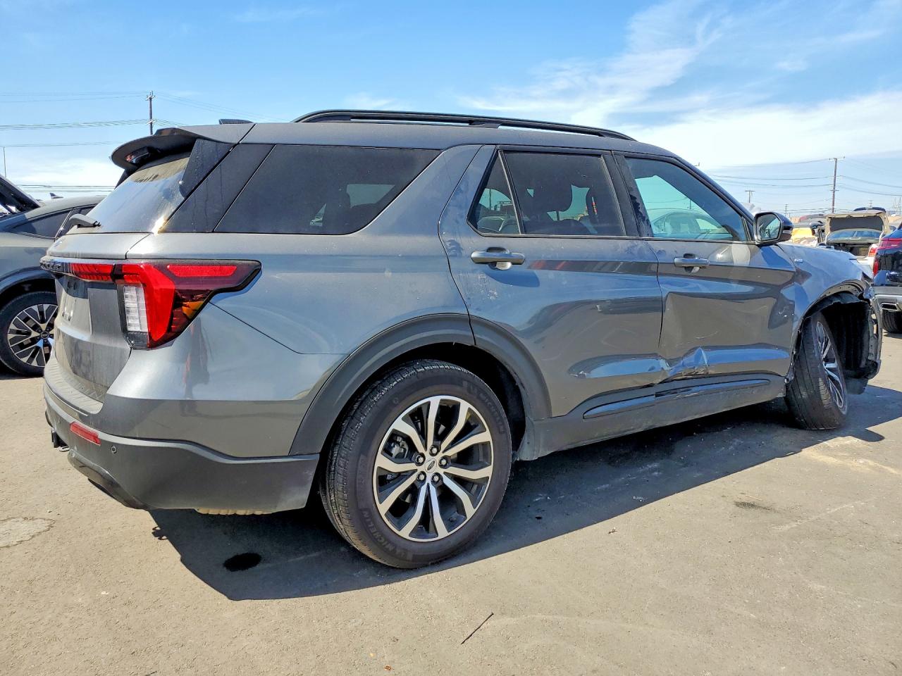 2025 FORD EXPLORER ST-LINE photo 7