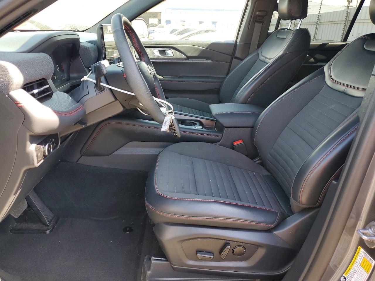2025 FORD EXPLORER ST-LINE photo 19
