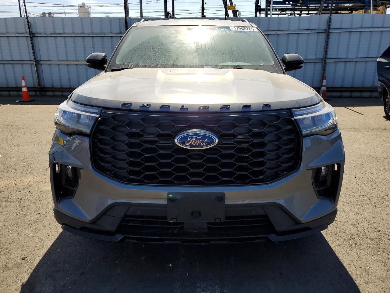 2025 FORD EXPLORER ST-LINE photo 13