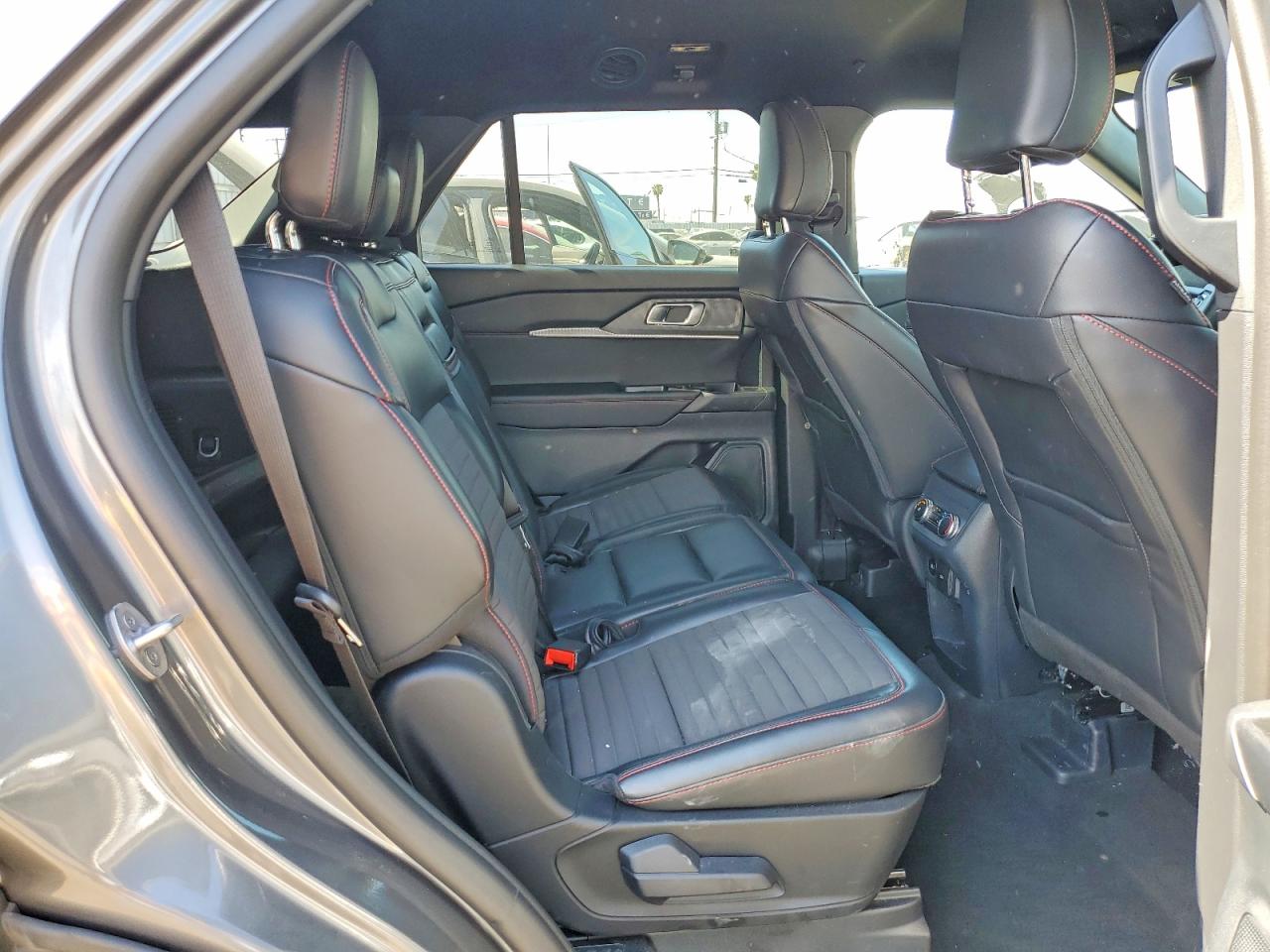 2025 FORD EXPLORER ST-LINE photo 31