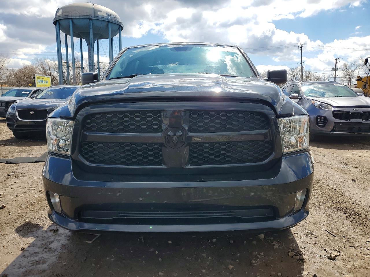 2017 RAM 1500 ST photo 13