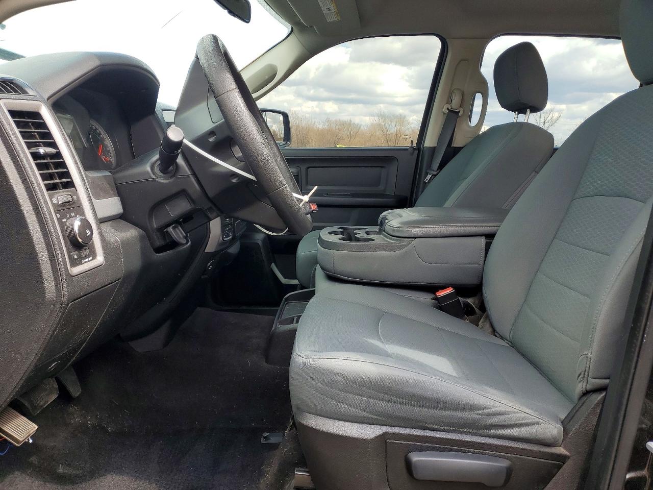 2017 RAM 1500 ST photo 19