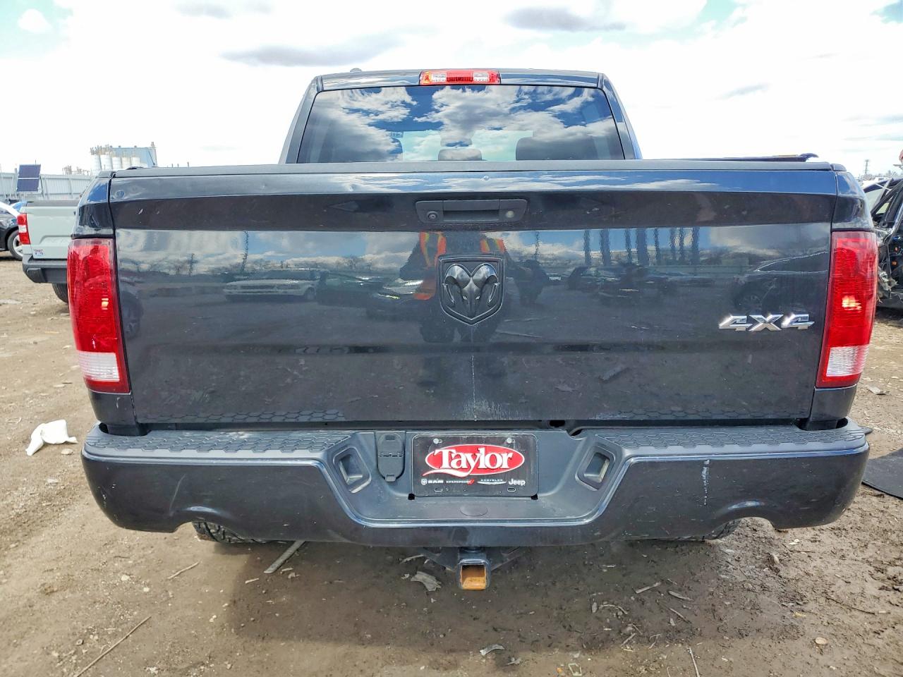 2017 RAM 1500 ST photo 16