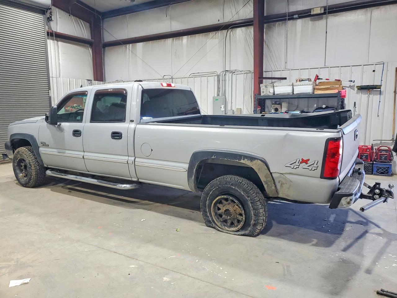 2006 CHEVROLET SILVERADO K3500 photo 2
