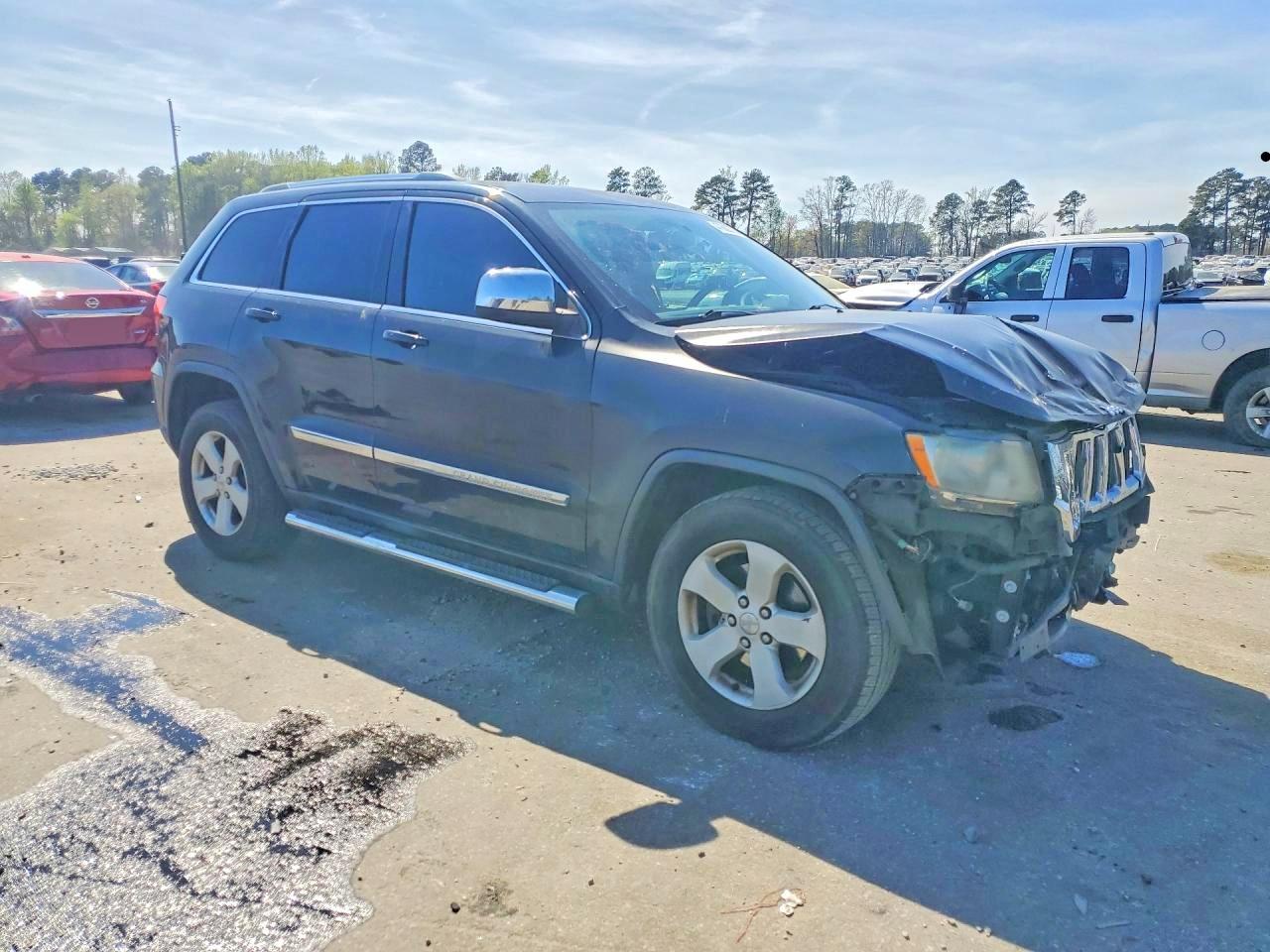 2012 JEEP GRAND CHEROKEE LAREDO photo 4