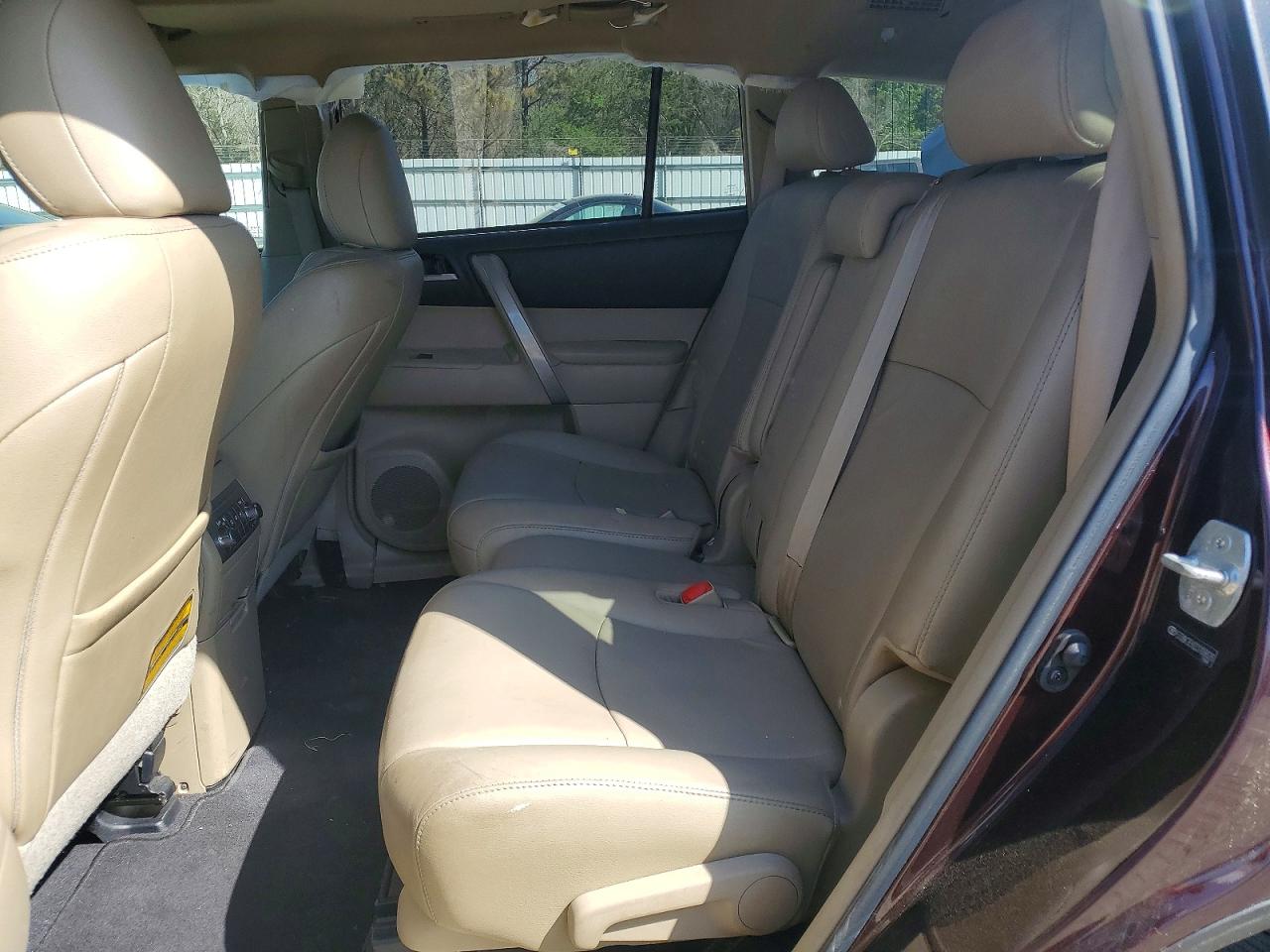 2012 TOYOTA HIGHLANDER SE photo 11
