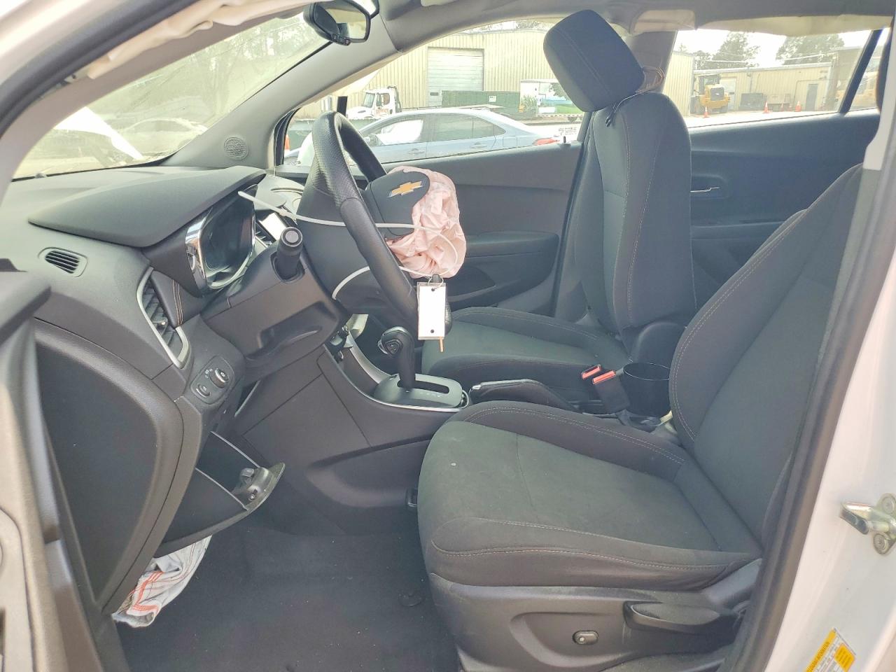 2019 CHEVROLET TRAX LS photo 13
